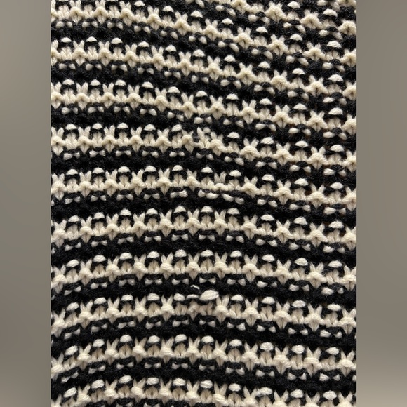 V-neck knit sweater - Picture 3 of 3